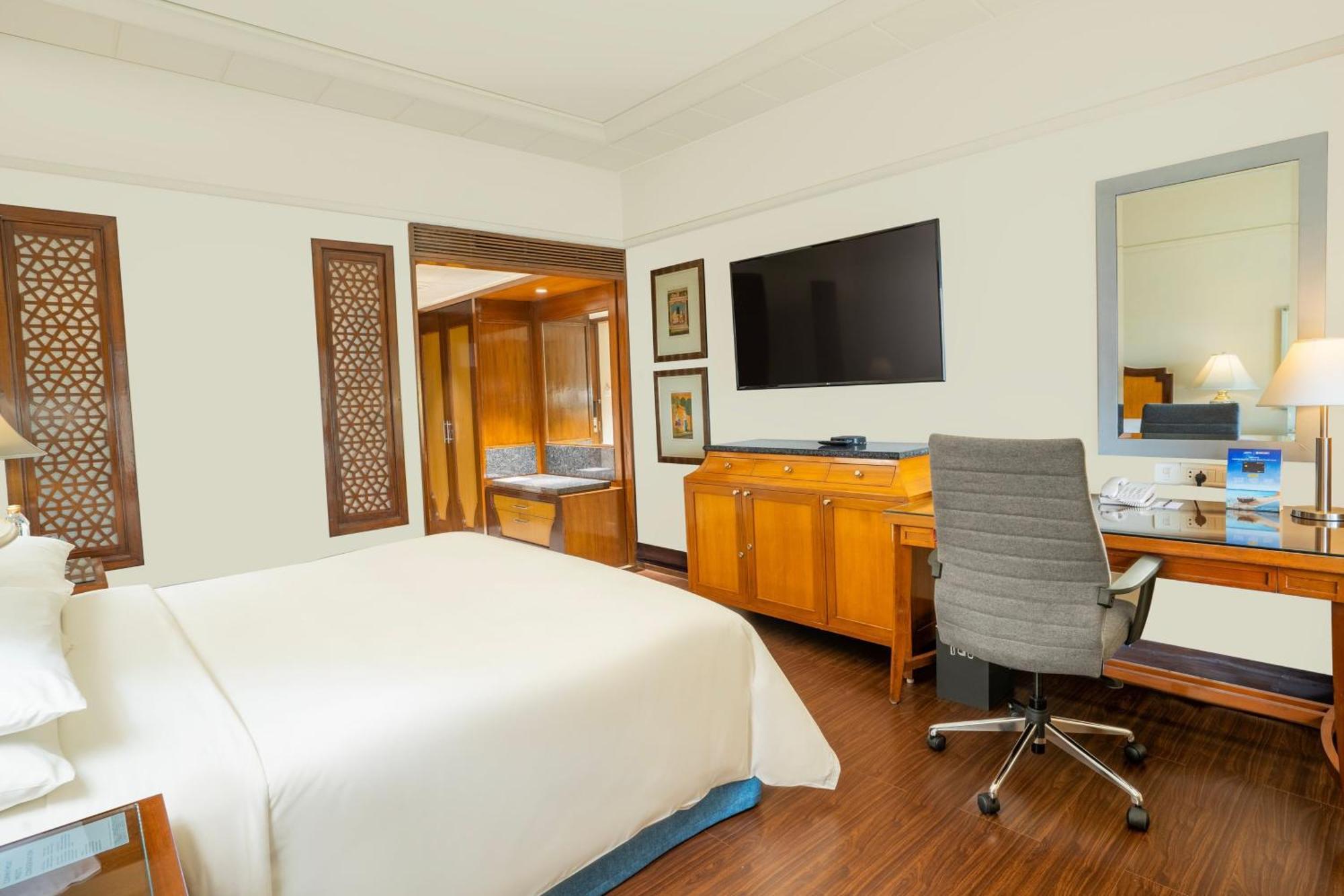Marriott & Convention Centre Hotel